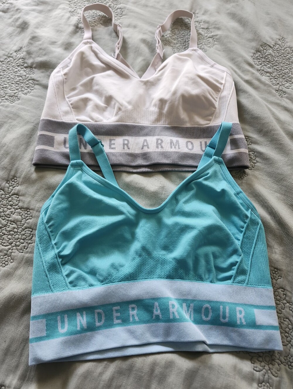 Under Armour White And  Teal  Color Set  Seamless Sports Bra.